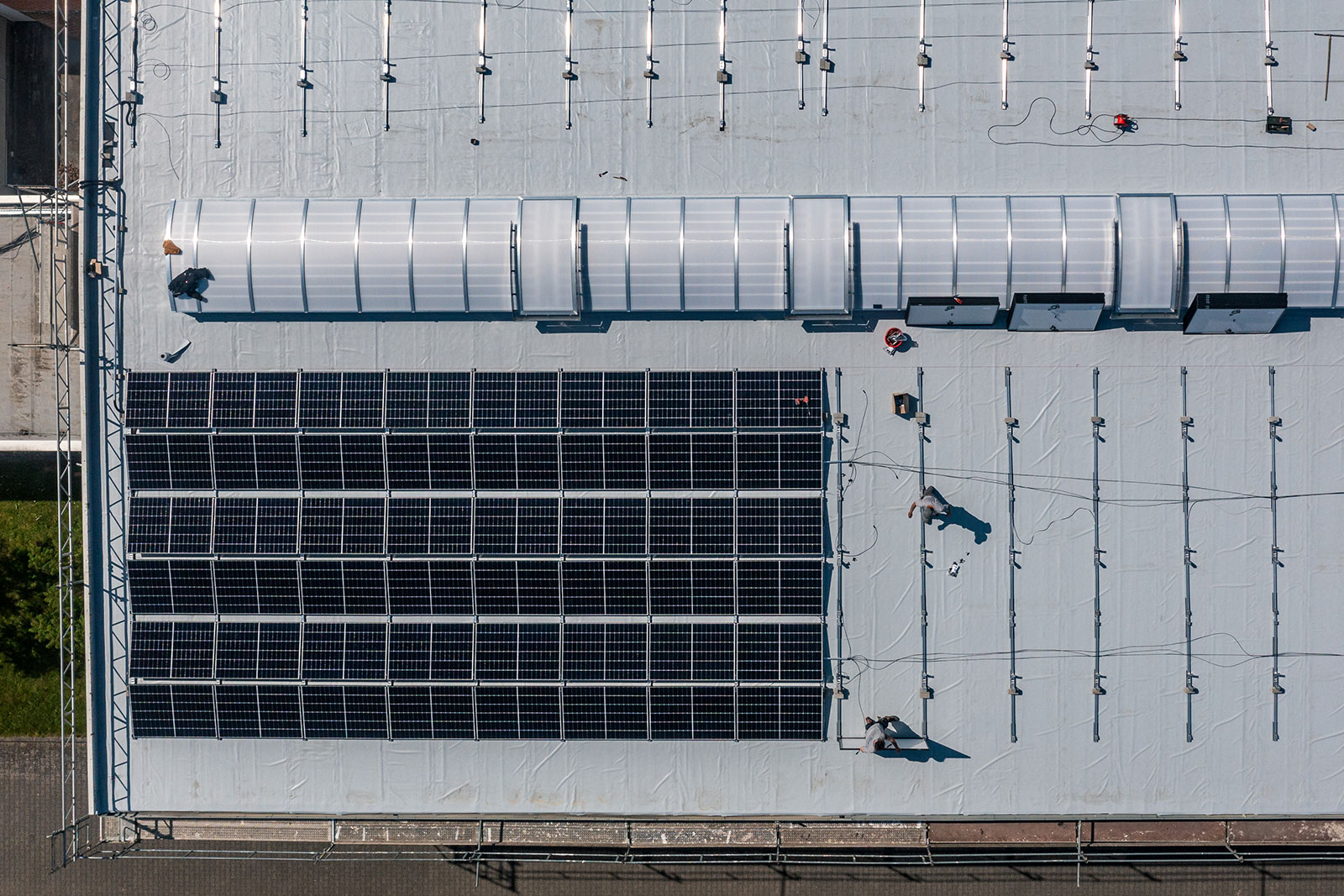 Wettbewerbsfähigkeit steigern mit Solarenergie –  Photovoltaiklösungen für Gewerbe und Industrie